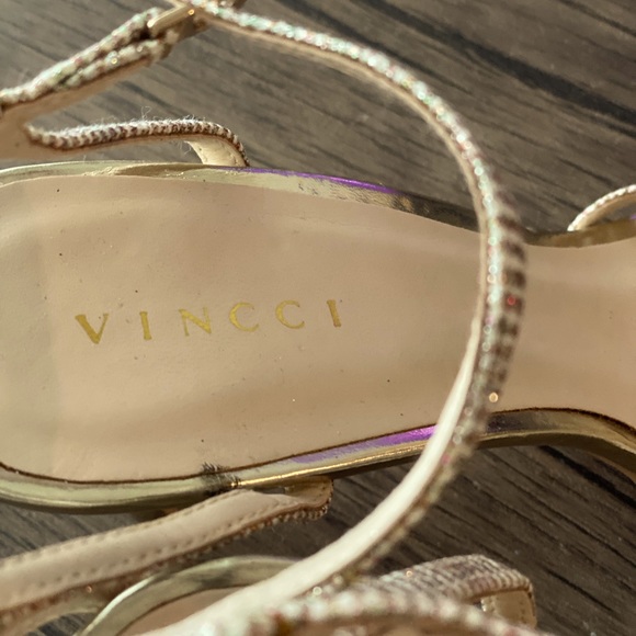 Vince Camuto golden heel - Picture 2 of 3